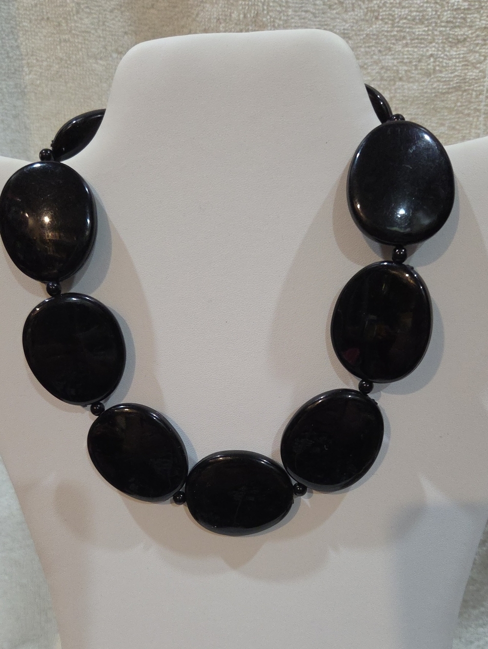 FLAT OVAL BEADED NECKLACE